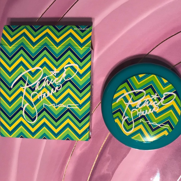 New MAC Patrick Starrr face powder - Picture 3 of 3